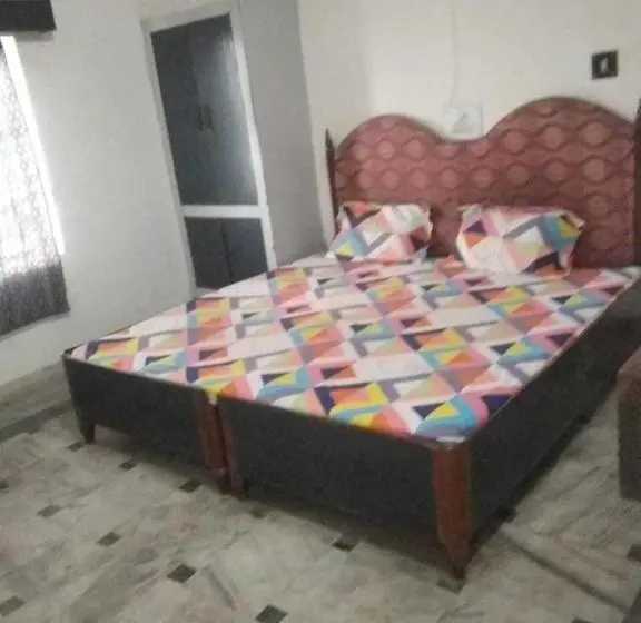 Deluxe Kolmen Hengen Huone, Spot On Hotel Aashirwad