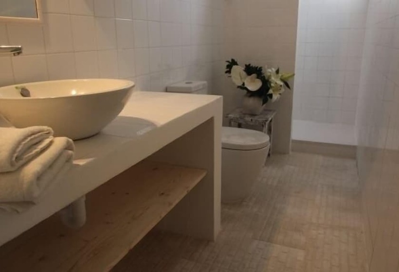 اتاق استاندارد یک تخته با سرویس بهداشتی مشترک, Juanita Hostal