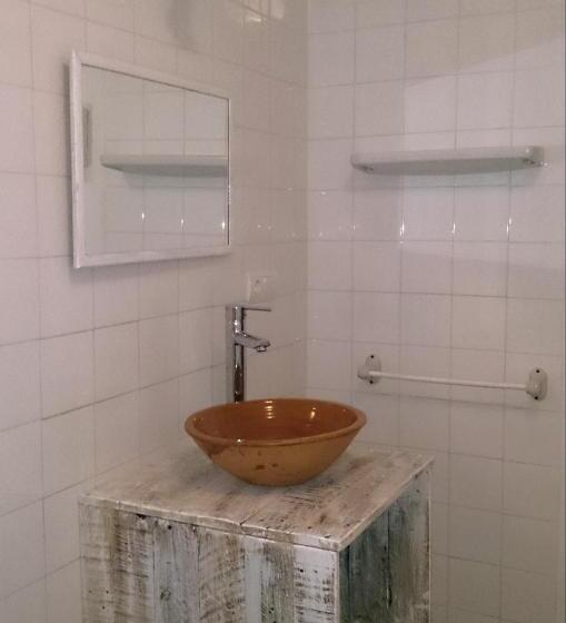 اتاق استاندارد یک تخته با سرویس بهداشتی مشترک, Juanita Hostal