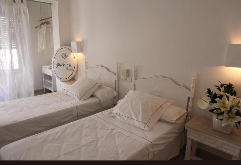 اتاق استاندارد با سرویس بهداشتی مشترک, Juanita Hostal