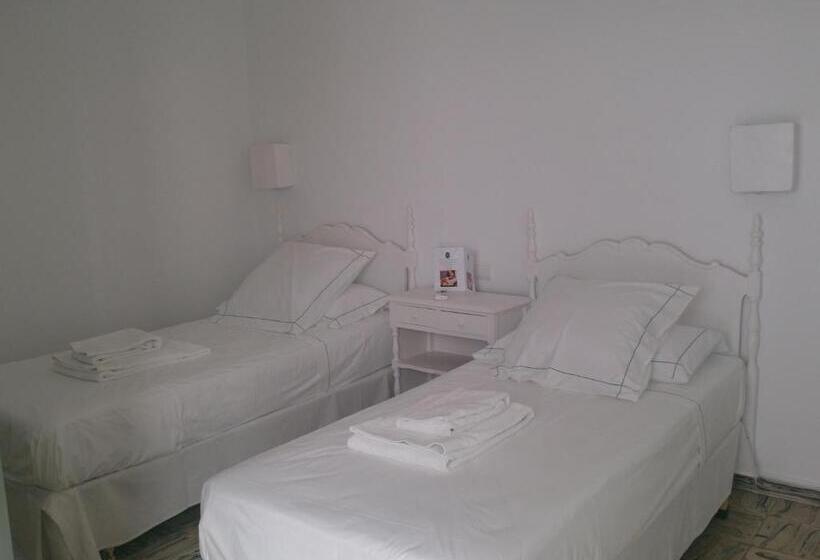 اتاق استاندارد با سرویس بهداشتی مشترک, Juanita Hostal