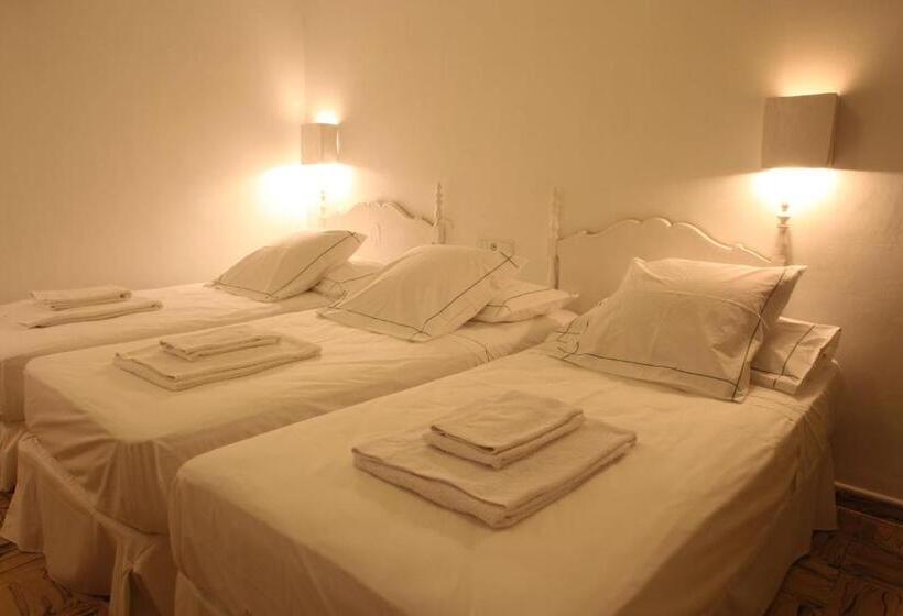 اتاق استاندارد با سرویس بهداشتی مشترک, Juanita Hostal