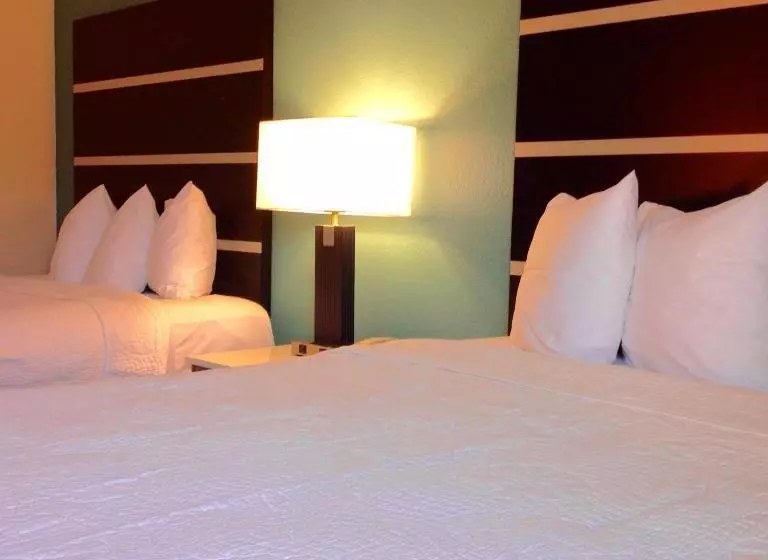 ２ダブルベッドのスタンダードルーム, Americas Best Value Inn New London Mystic