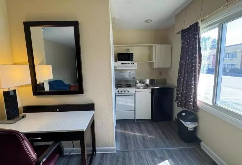 キングサイズベッドのスタンダードルーム, Americas Best Value Inn New London Mystic