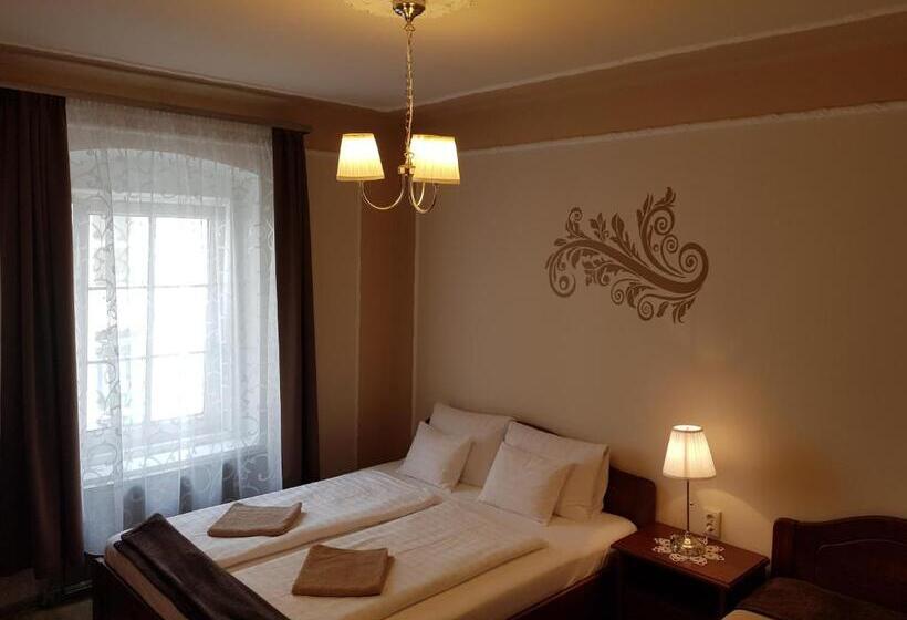 标准三人间, Duna Panzió