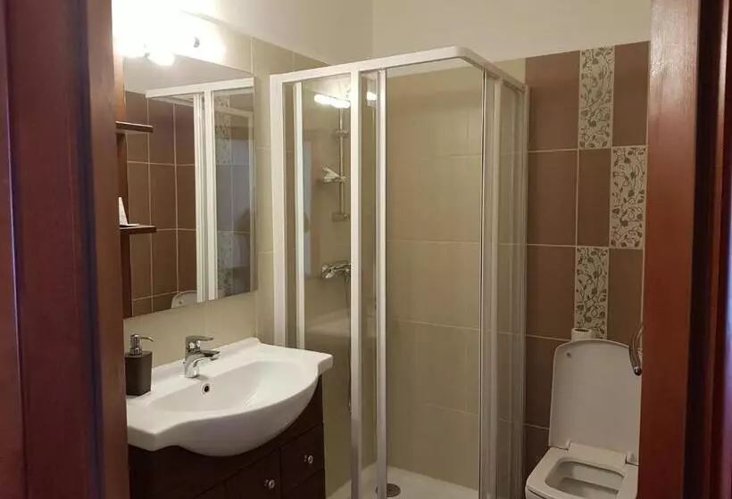 اتاق لوکس, Duna Panzió