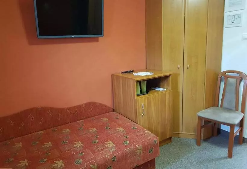 اتاق اکونومی, Duna Panzió