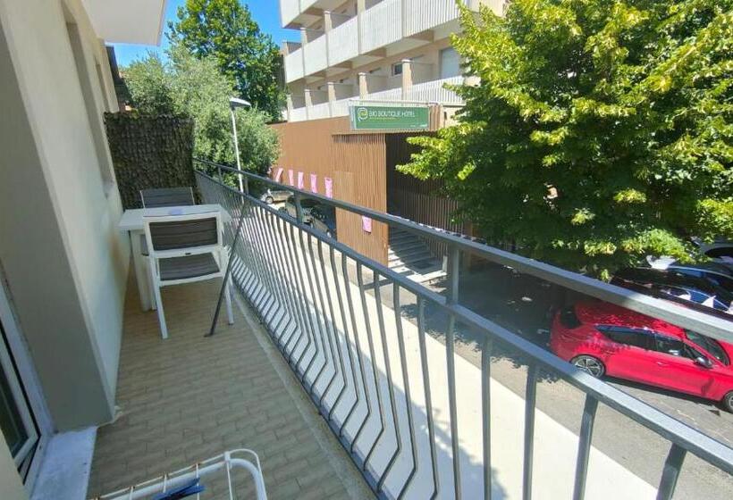 اتاق استاندارد سه تخته با بالکن, Eriale