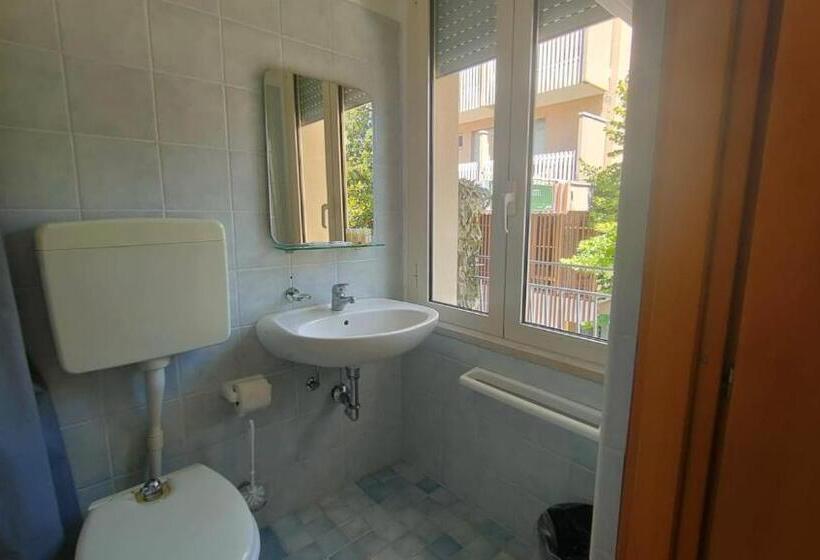 اتاق استاندارد سه تخته با بالکن, Eriale