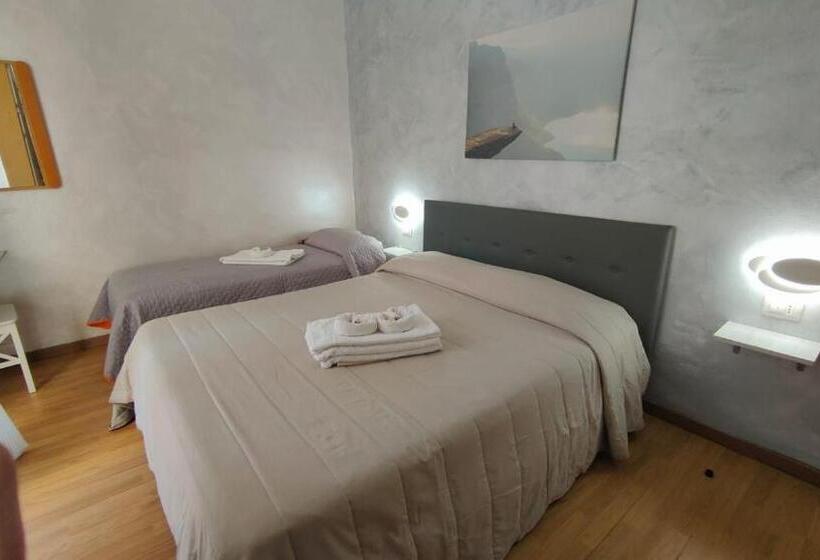 اتاق استاندارد سه تخته با بالکن, Eriale