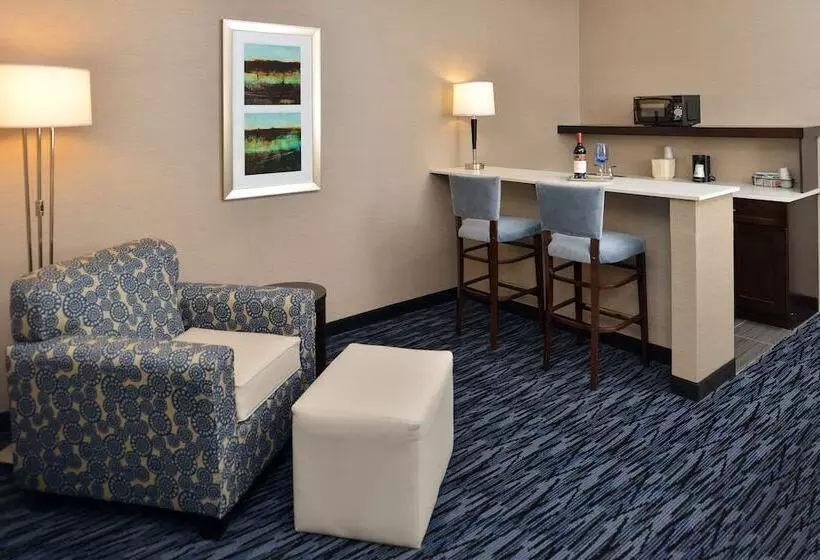スイート, Holiday Inn Express & Suites Peekskill Lower Hudson Valley, An Ihg
