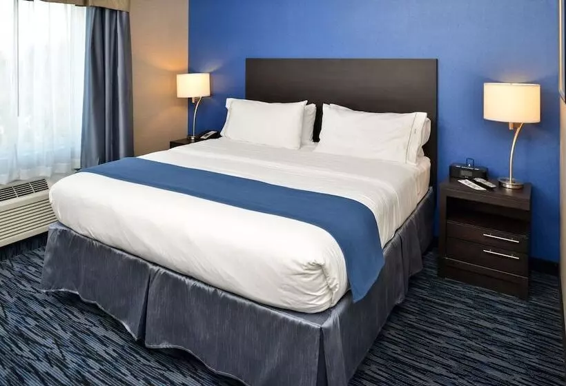 スイート, Holiday Inn Express & Suites Peekskill Lower Hudson Valley, An Ihg