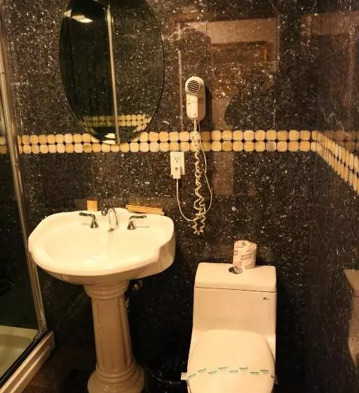 キングサイズベッドのスタンダードルーム, Paris Suites