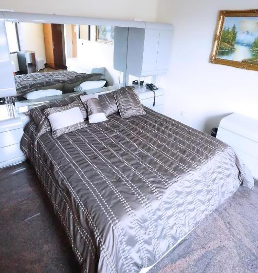 غرفة قياسية سرير كينج, Paris Suites