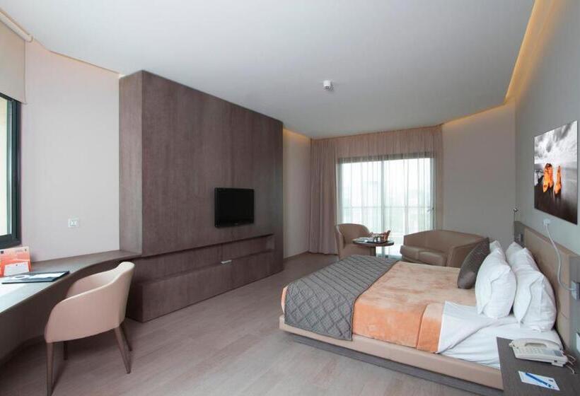 اتاق لوکس با چشم‌انداز دریا, Promenade