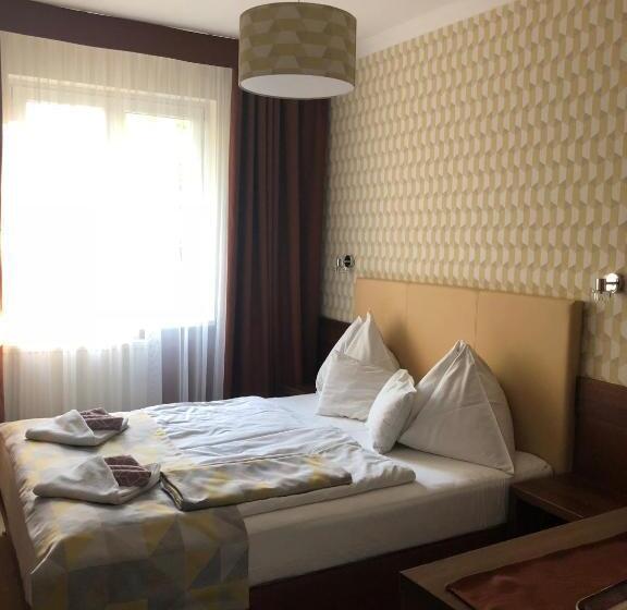 חדר סטנדרט, Pávai