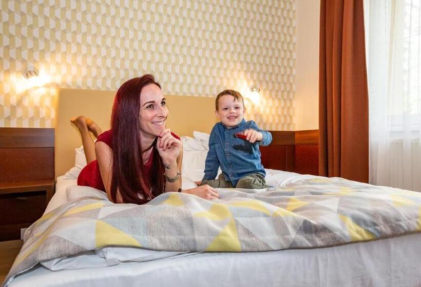 חדר סטנדרט, Pávai