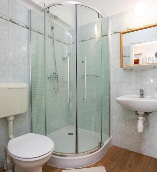 חדר סטנדרט, Pávai