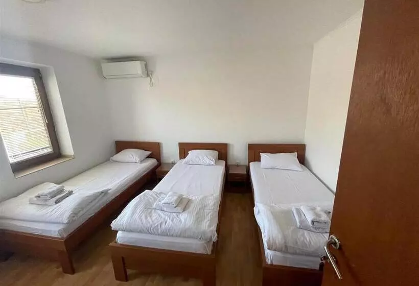 اتاق استاندارد سه نفره, Rooms Gat