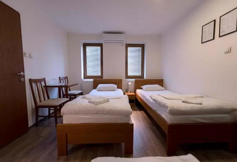 اتاق استاندارد سه نفره, Rooms Gat