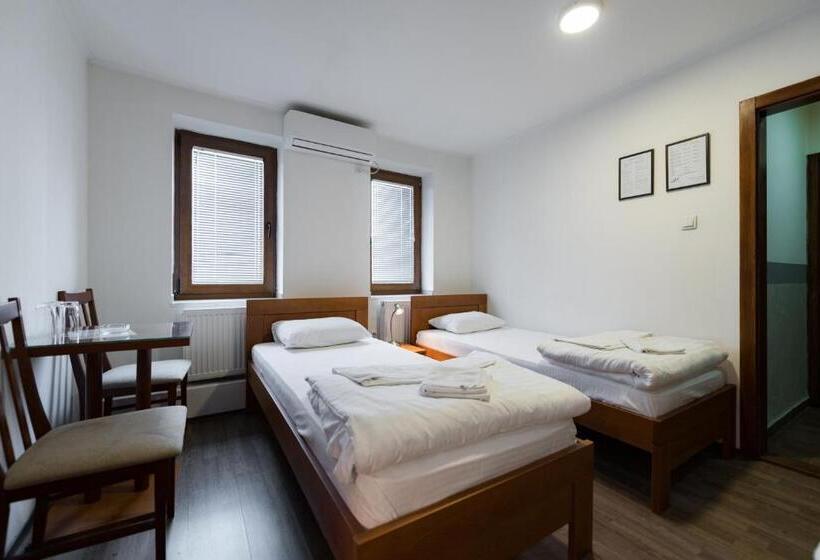 اتاق استاندارد سه نفره, Rooms Gat