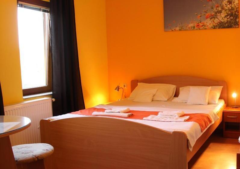 اتاق راحتی یک تخته, Rooms Gat