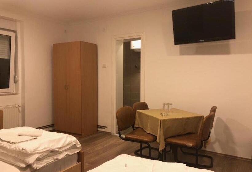اتاق استاندارد چهار تخته, Rooms Gat