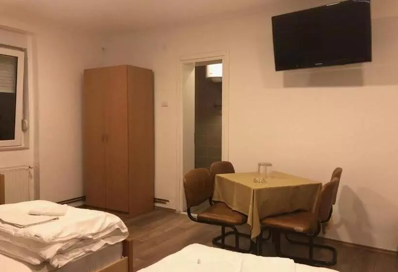 اتاق استاندارد چهار تخته, Rooms Gat