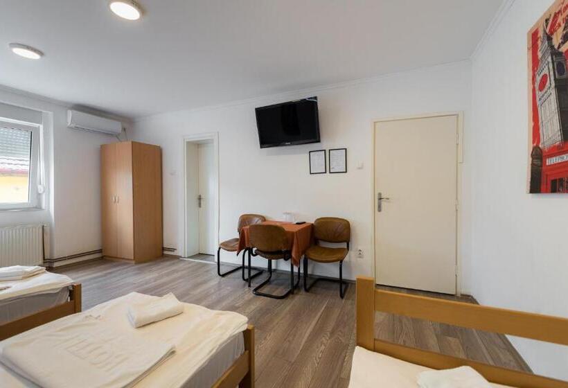 اتاق استاندارد چهار تخته, Rooms Gat
