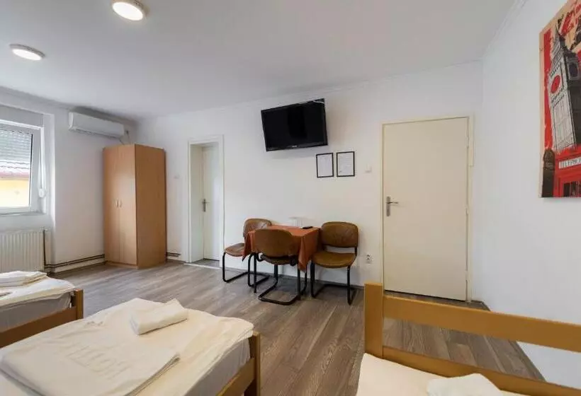 اتاق استاندارد چهار تخته, Rooms Gat