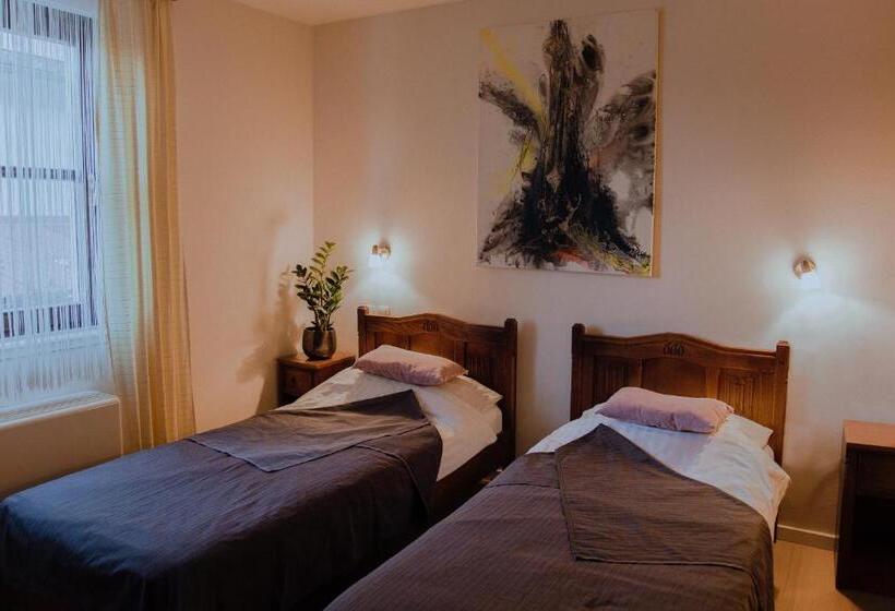 اتاق استاندارد یک نفره, Splavar Rooms