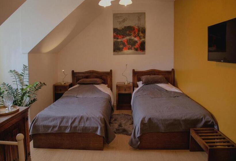 اتاق استاندارد سه نفره, Splavar Rooms