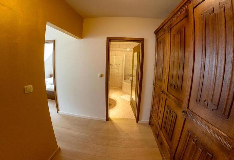 سوییت, Splavar Rooms