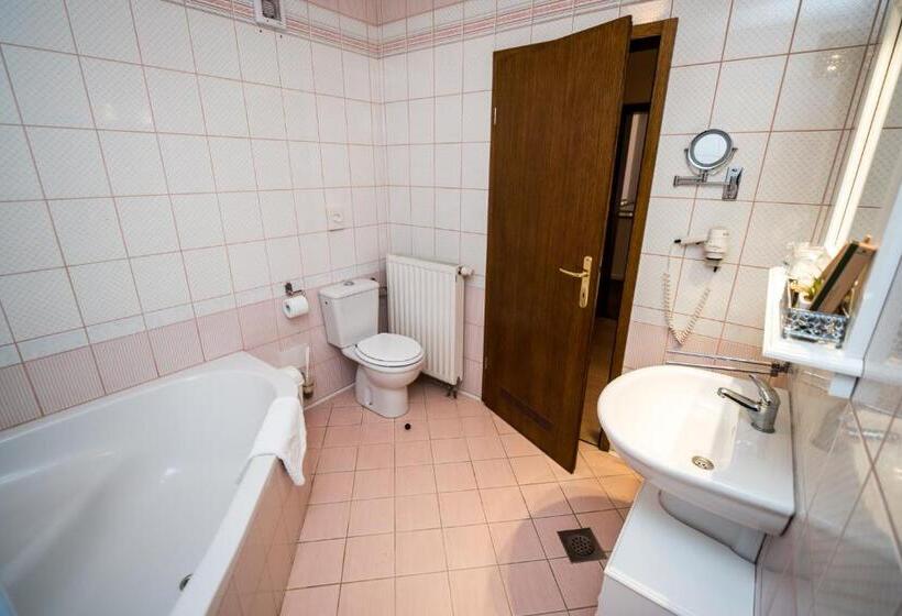 سوییت, Splavar Rooms