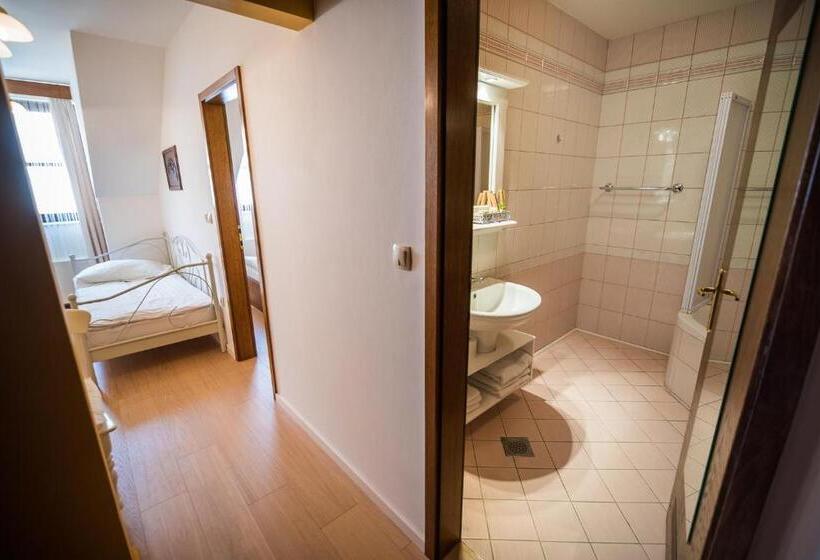 سوییت, Splavar Rooms