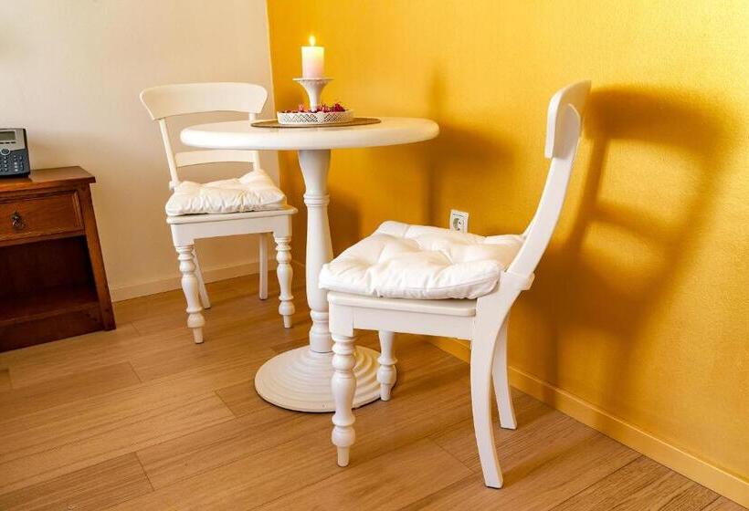 سوییت, Splavar Rooms