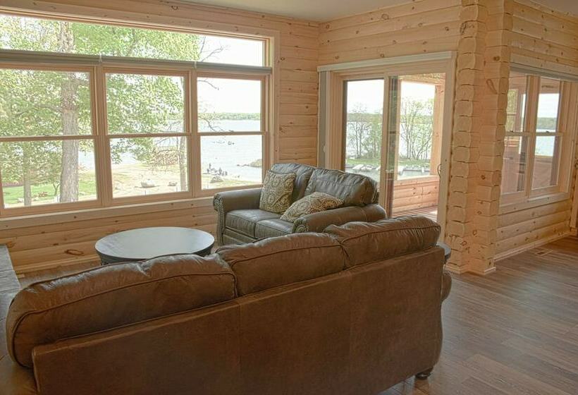 كابينة, Trappers Landing Lodge