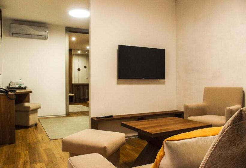 高级套房, Victoria