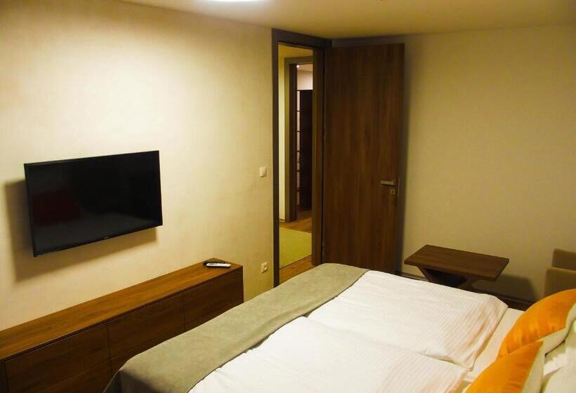 高级套房, Victoria