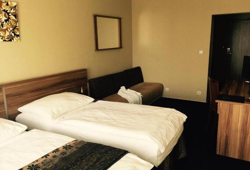 标准单人间, Victoria