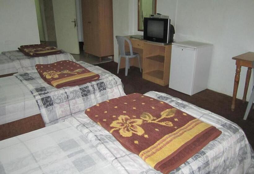 اتاق استاندارد سه نفره, Asia