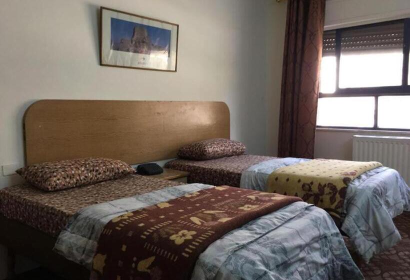 اتاق استاندارد سه نفره, Asia