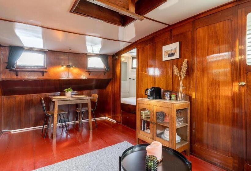 스탠다드 스튜디오, B&b Vita Nova