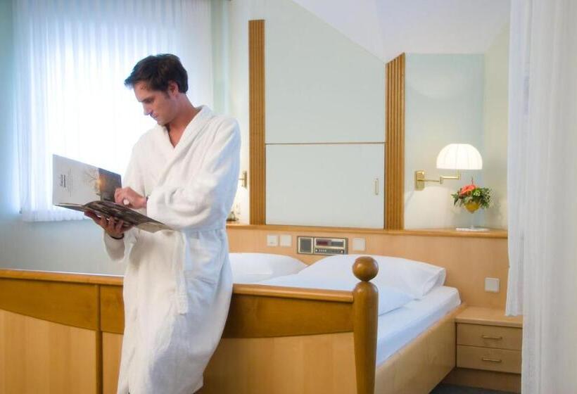 주니어 스위트, Das Schmidt Privat