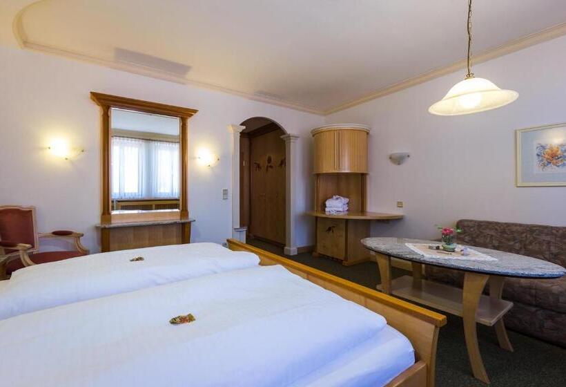 이코노미 룸, Das Schmidt Privat