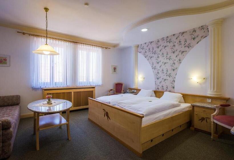 이코노미 룸, Das Schmidt Privat