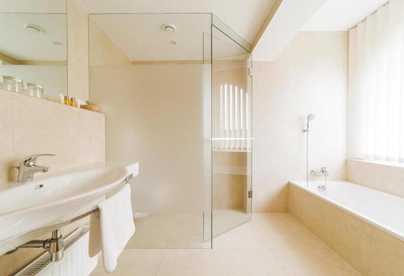 컴포트 룸, Das Schmidt Privat