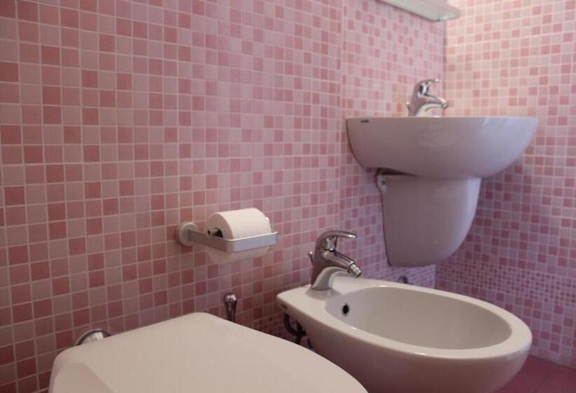 スタンダードルーム, Holiday