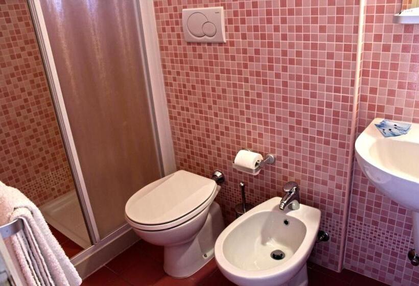 スタンダードルーム, Holiday