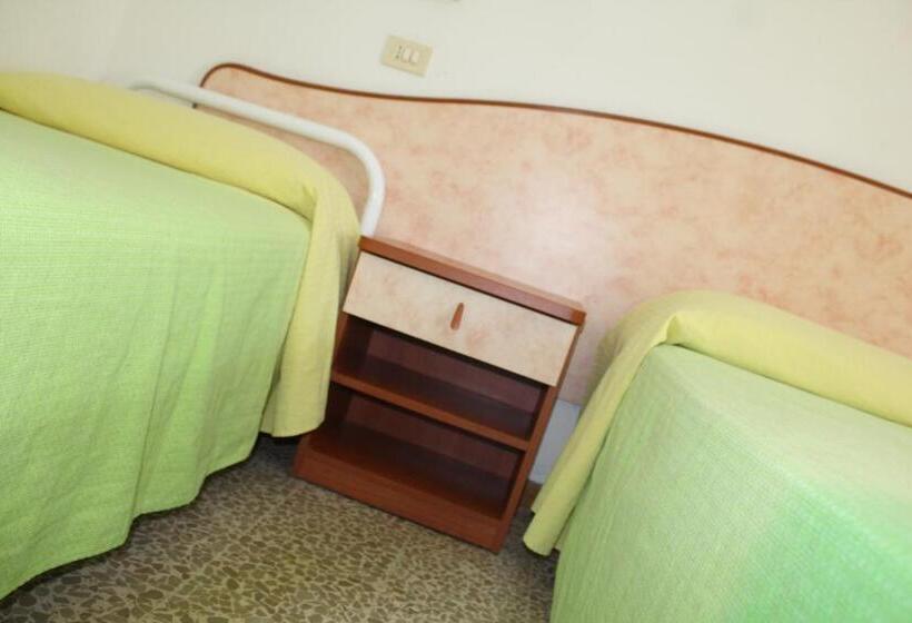 エコノミールーム, Holiday